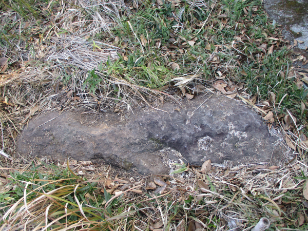 鍋田キリシタン墓01