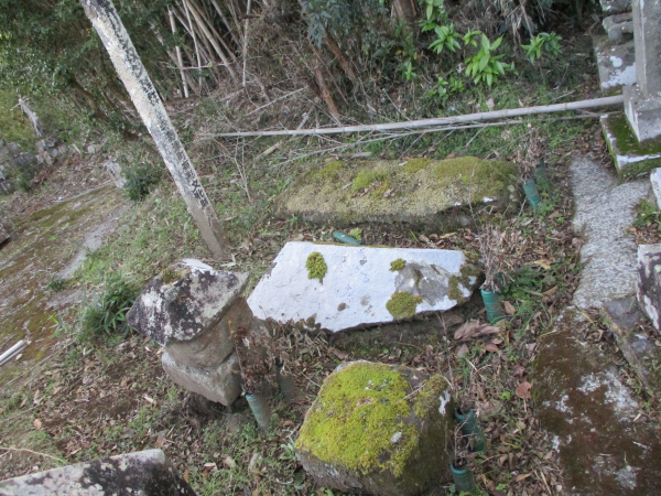 鍋田キリシタン墓02